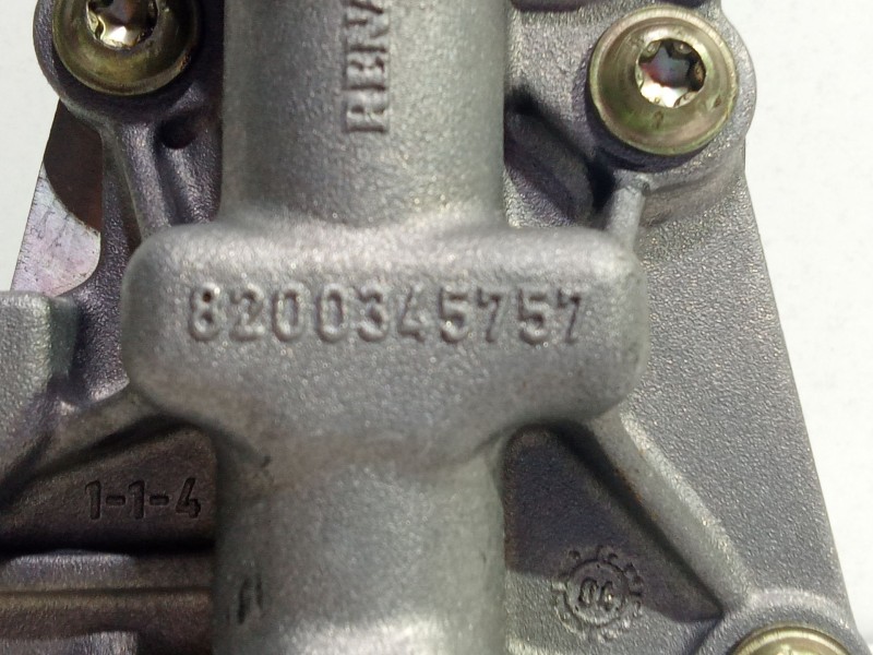 Recambio de bomba aceite para nissan qashqai i (j10, nj10) 2.0 dci referencia OEM IAM 8200345633  