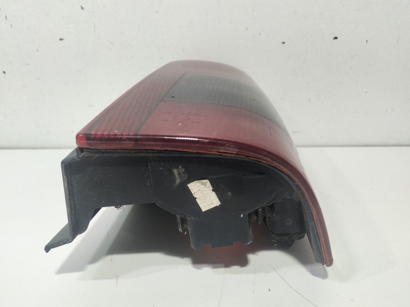 Recambio de piloto trasero derecho para peugeot partner (s2) combi pro referencia OEM IAM 015521909  