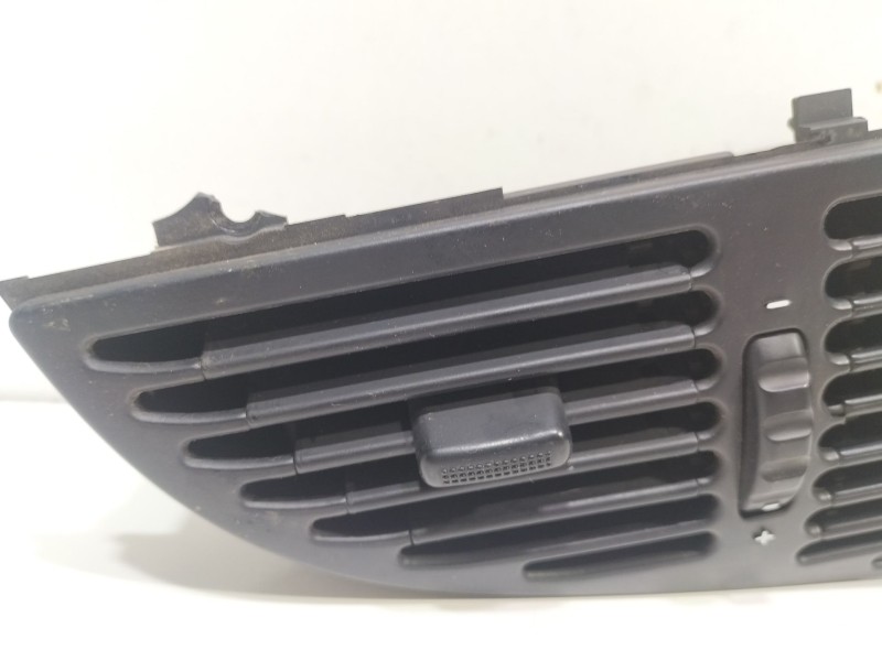 Recambio de rejilla aireadora para citroën xsara berlina 1.9 d sx referencia OEM IAM 9623784377  