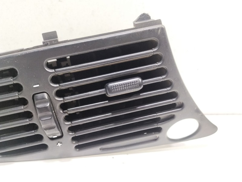 Recambio de rejilla aireadora para citroën xsara berlina 1.9 d sx referencia OEM IAM 9623784377  