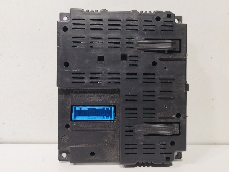 Recambio de caja reles / fusibles para fiat grande punto (199_) 1.3 d multijet referencia OEM IAM 51888843  