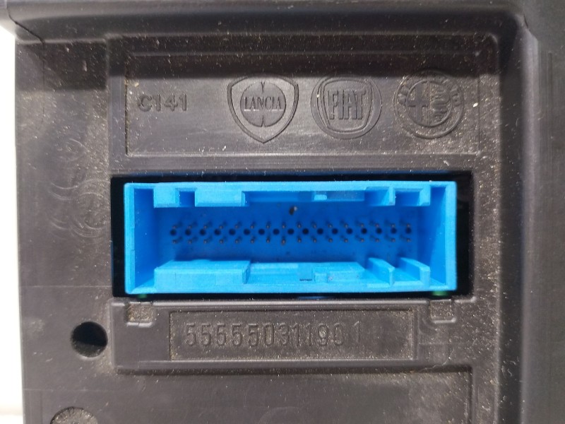 Recambio de caja reles / fusibles para fiat grande punto (199_) 1.3 d multijet referencia OEM IAM 51888843  