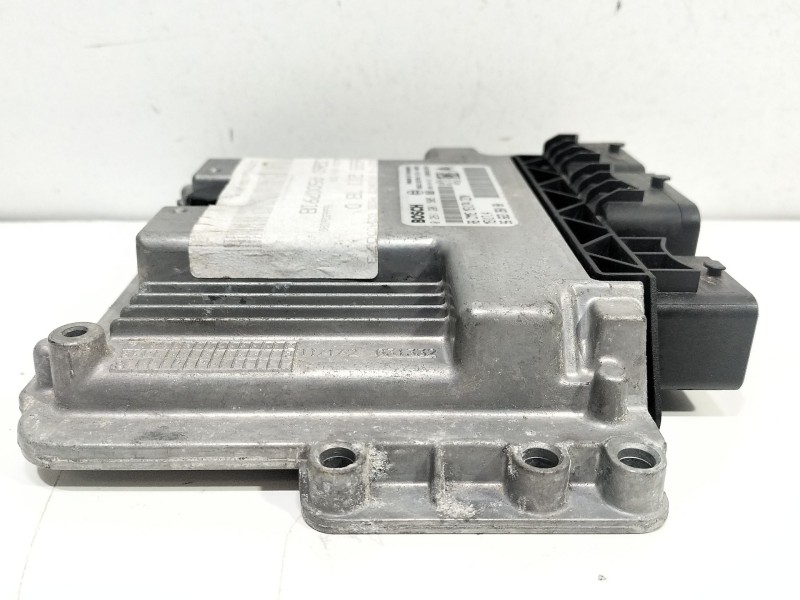 Recambio de centralita motor uce para peugeot 3008 confort referencia OEM IAM 0261201505  