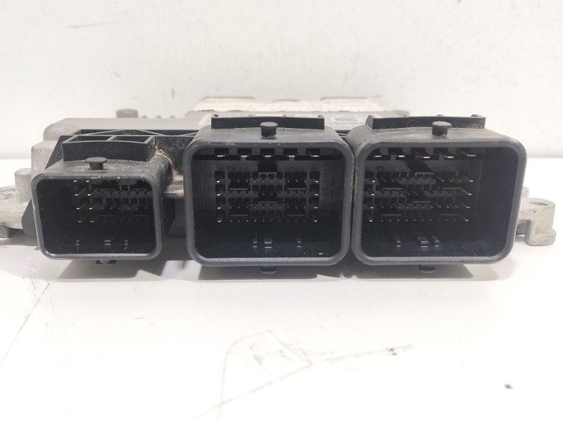 Recambio de centralita motor uce para peugeot 3008 confort referencia OEM IAM 0261201505  