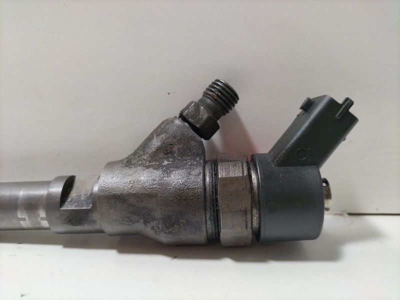 Recambio de inyector para peugeot 206 berlina 2.0 hdi cat referencia OEM IAM 9640088780  