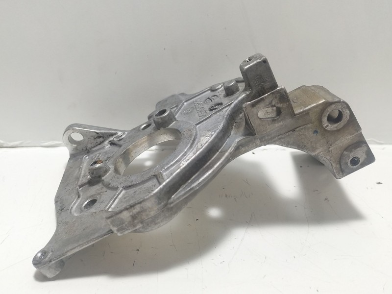 Recambio de soporte bomba inyeccion para peugeot 407 (6d_) 1.6 hdi 110 (6d9hzc, 6d9hyc) referencia OEM IAM 9654959880  