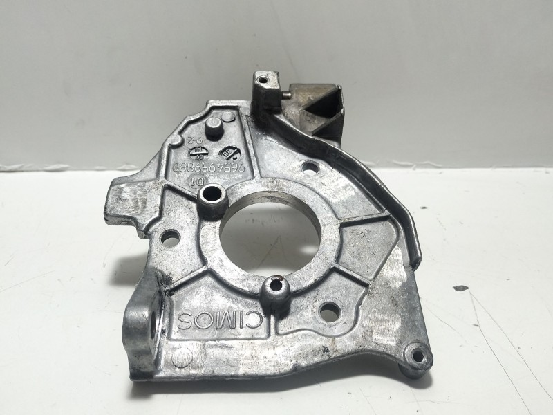 Recambio de soporte bomba inyeccion para peugeot 407 (6d_) 1.6 hdi 110 (6d9hzc, 6d9hyc) referencia OEM IAM 9654959880  