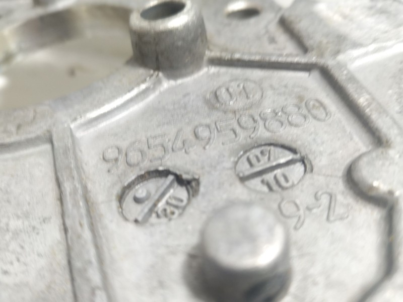 Recambio de soporte bomba inyeccion para peugeot 407 (6d_) 1.6 hdi 110 (6d9hzc, 6d9hyc) referencia OEM IAM 9654959880  