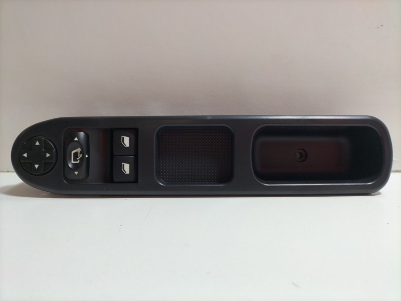 Recambio de mando elevalunas delantero izquierdo para peugeot 207 1.6 16v hdi referencia OEM IAM 96548591XT  