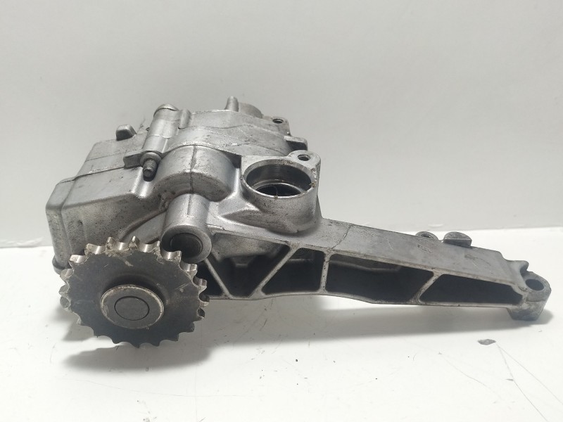 Recambio de bomba aceite para mercedes-benz clase m (w164) ml 350 cdi (164.122) referencia OEM IAM A6421810647  