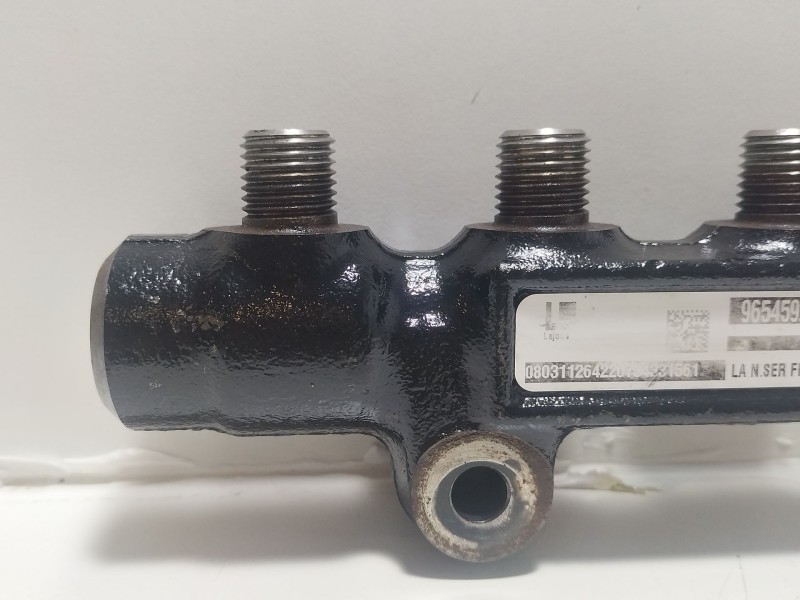 Recambio de rampa inyectora para ford focus lim. (cb8) ambiente referencia OEM IAM 9654592680  