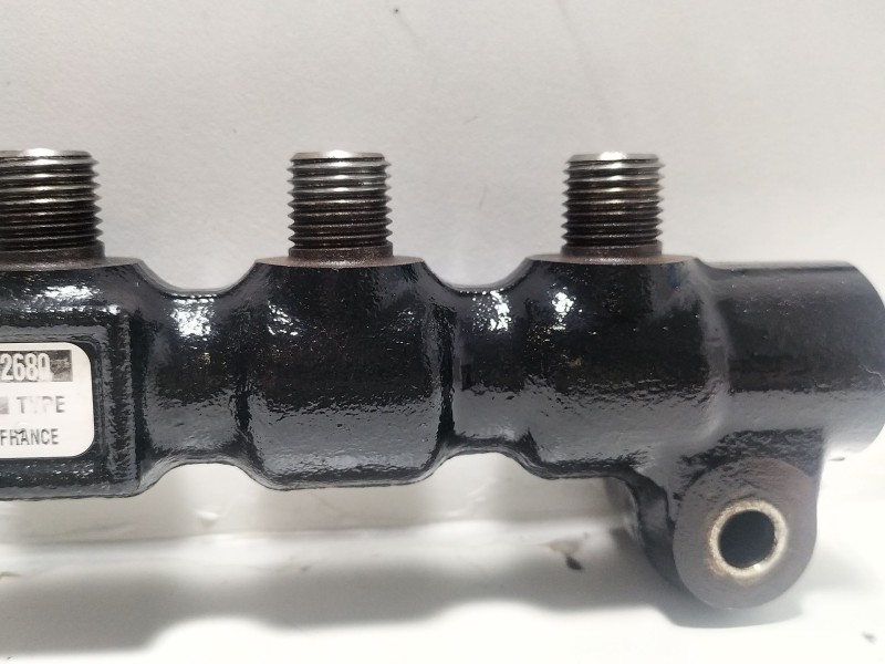 Recambio de rampa inyectora para ford focus lim. (cb8) ambiente referencia OEM IAM 9654592680  