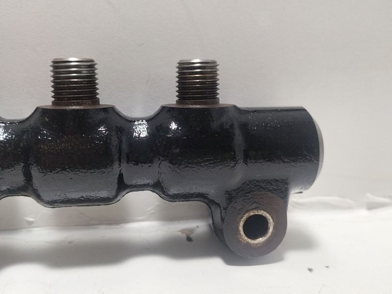 Recambio de rampa inyectora para ford focus lim. (cb8) ambiente referencia OEM IAM 9654592680  