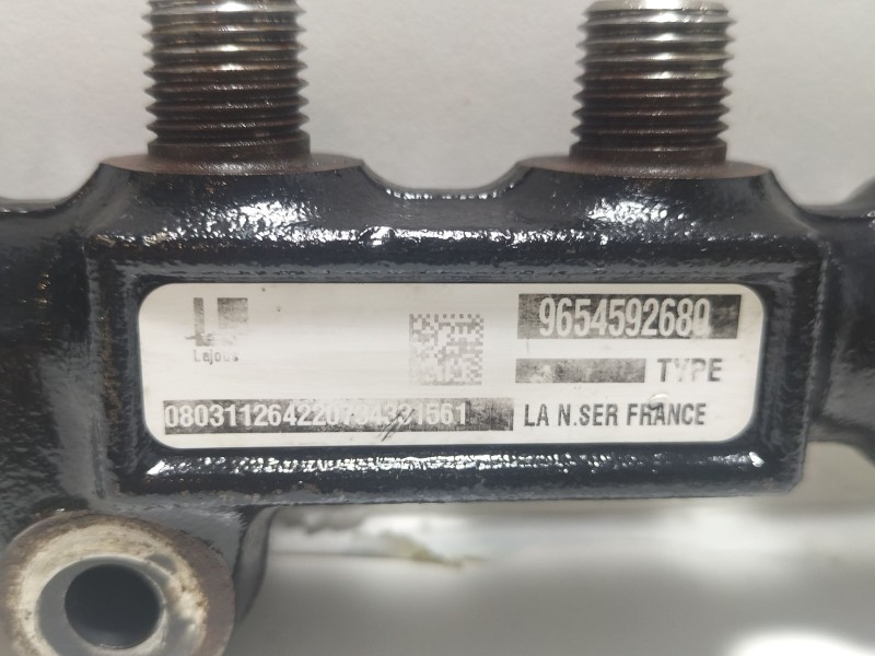 Recambio de rampa inyectora para ford focus lim. (cb8) ambiente referencia OEM IAM 9654592680  