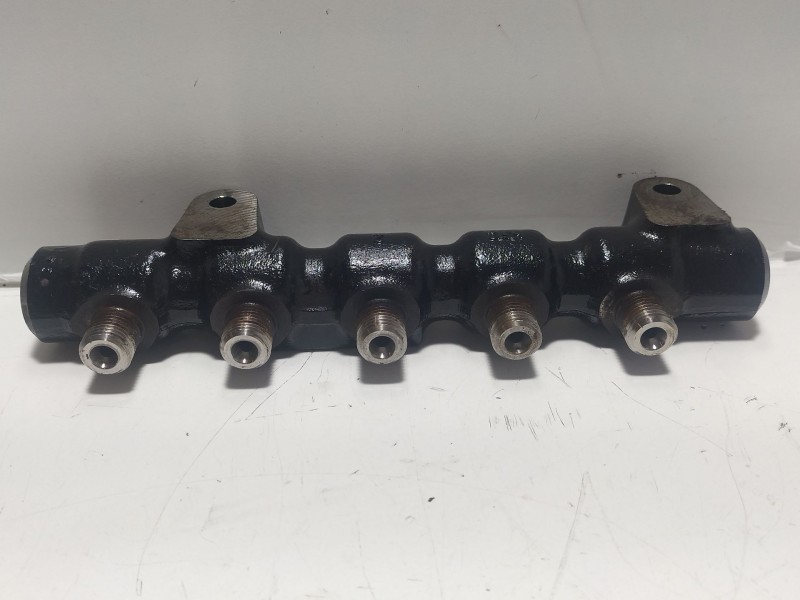 Recambio de rampa inyectora para ford focus lim. (cb8) ambiente referencia OEM IAM 9654592680  