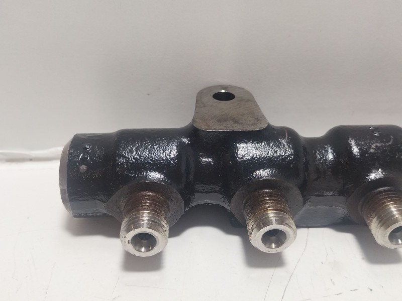 Recambio de rampa inyectora para ford focus lim. (cb8) ambiente referencia OEM IAM 9654592680  