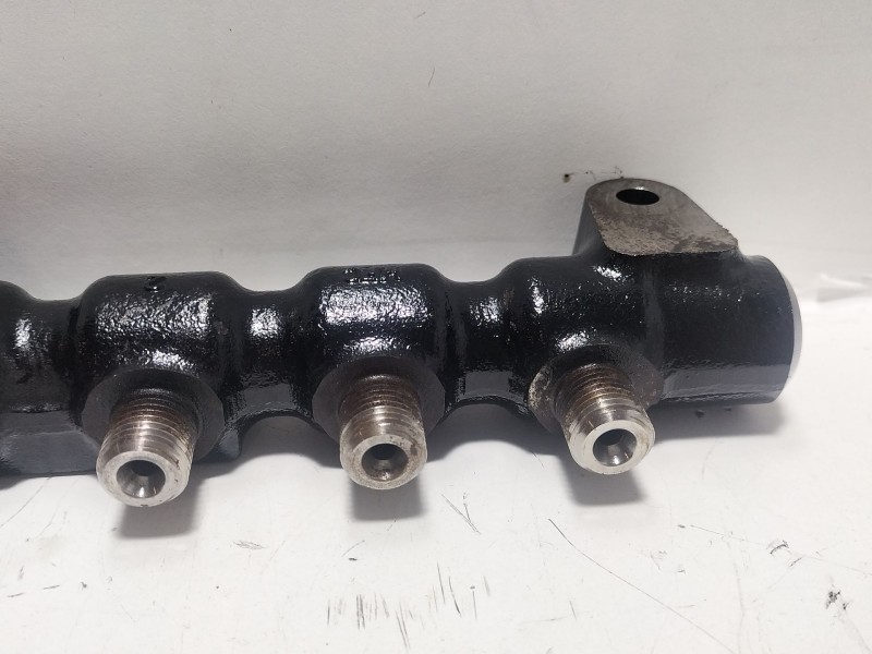 Recambio de rampa inyectora para ford focus lim. (cb8) ambiente referencia OEM IAM 9654592680  