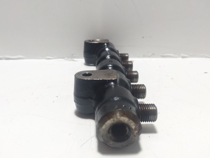 Recambio de rampa inyectora para ford focus lim. (cb8) ambiente referencia OEM IAM 9654592680  