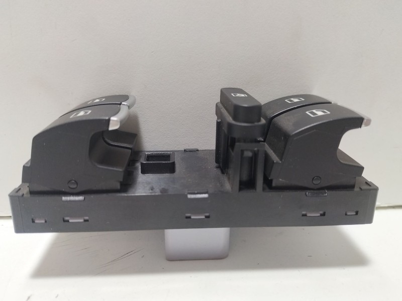 Recambio de mando elevalunas delantero izquierdo para volkswagen passat b7 (362) 1.6 tdi referencia OEM IAM 1K4959857  