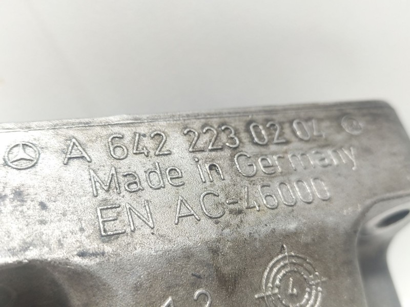 Recambio de soporte motor para mercedes-benz clase r (w251) 3.0 cdi cat referencia OEM IAM A6422230204  