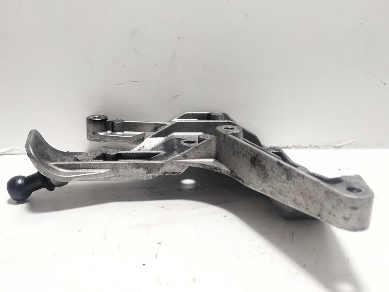 Recambio de soporte motor para audi a4 b7 avant (8ed) 2.0 tdi 16v referencia OEM IAM 03G131159B  
