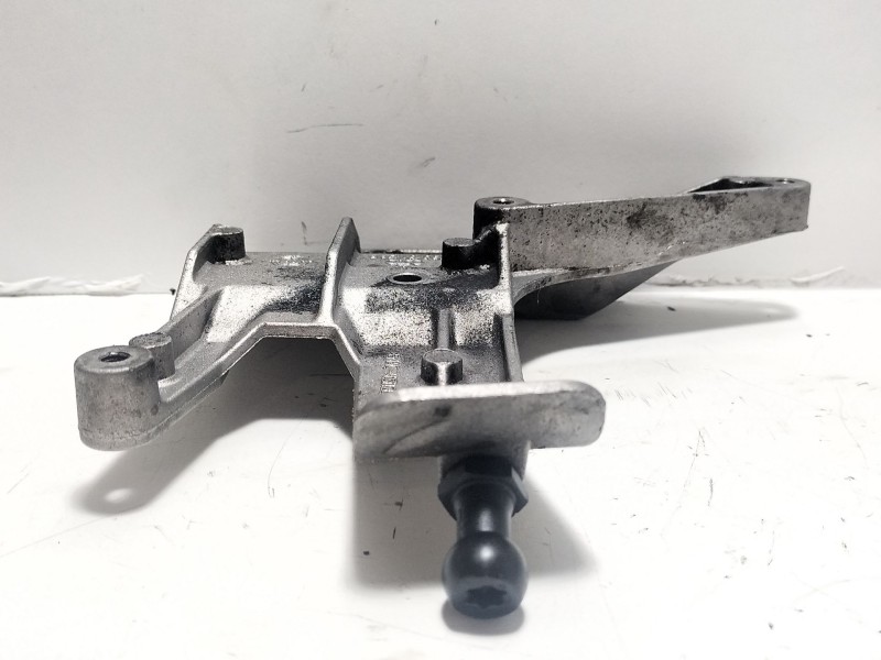 Recambio de soporte motor para audi a4 b7 avant (8ed) 2.0 tdi 16v referencia OEM IAM 03G131159B  