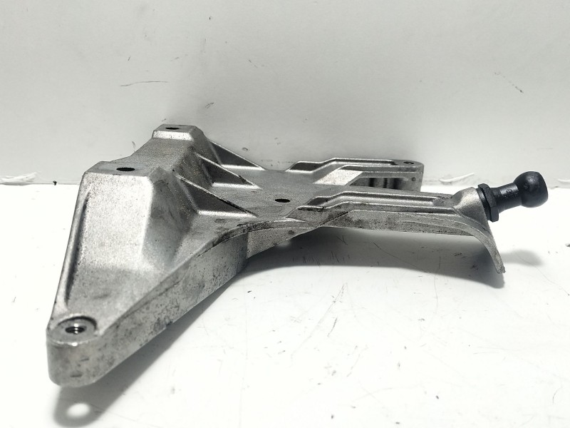 Recambio de soporte motor para audi a4 b7 avant (8ed) 2.0 tdi 16v referencia OEM IAM 03G131159B  