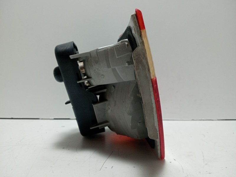 Recambio de piloto trasero izquierdo interior para bmw 3 touring (e46) 320 d referencia OEM IAM 63218364923  