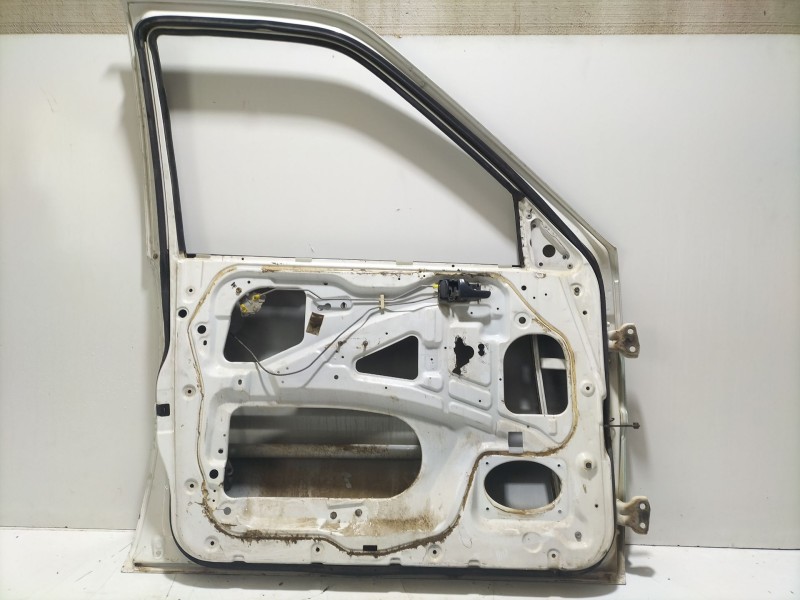 Recambio de puerta delantera izquierda para nissan terrano ii (r20) 2.4 4wd referencia OEM IAM Terrano ii  