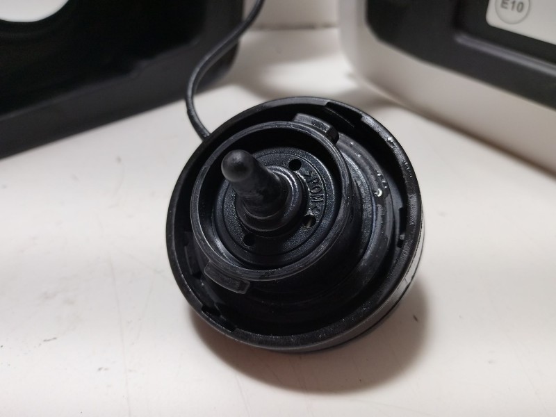 Recambio de tapa exterior combustible para seat ibiza v (kj1, kjg) 1.0 mpi referencia OEM IAM 6F0809905J  