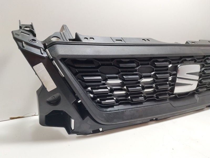 Recambio de rejilla delantera para seat ibiza v (kj1, kjg) 1.0 mpi referencia OEM IAM 6F0853654  