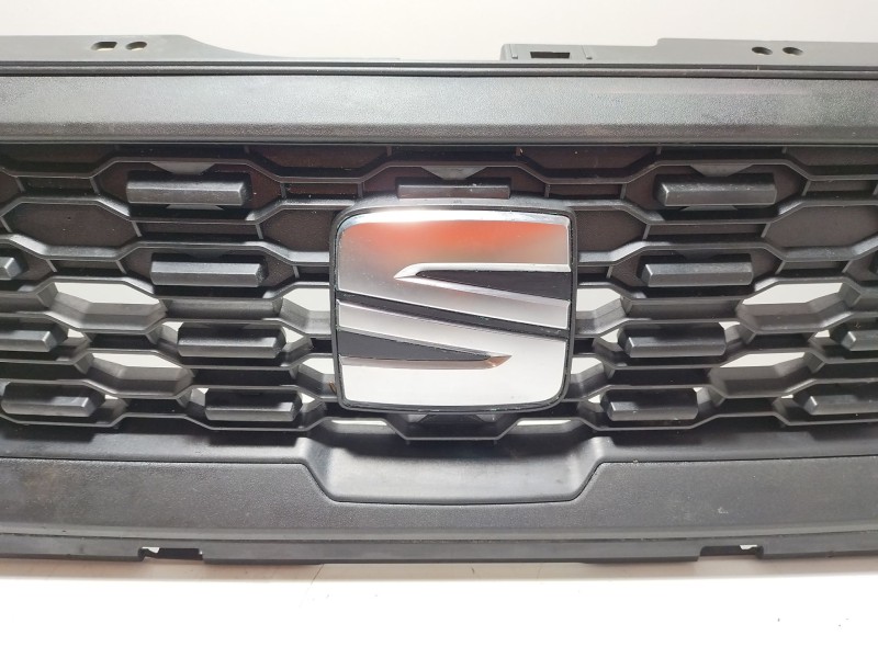 Recambio de rejilla delantera para seat ibiza v (kj1, kjg) 1.0 mpi referencia OEM IAM 6F0853654  