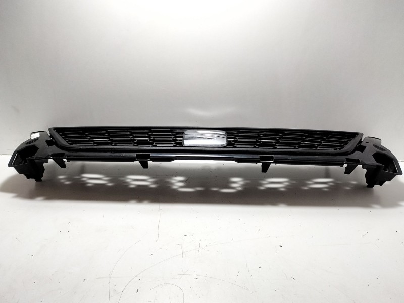 Recambio de rejilla delantera para seat ibiza v (kj1, kjg) 1.0 mpi referencia OEM IAM 6F0853654  