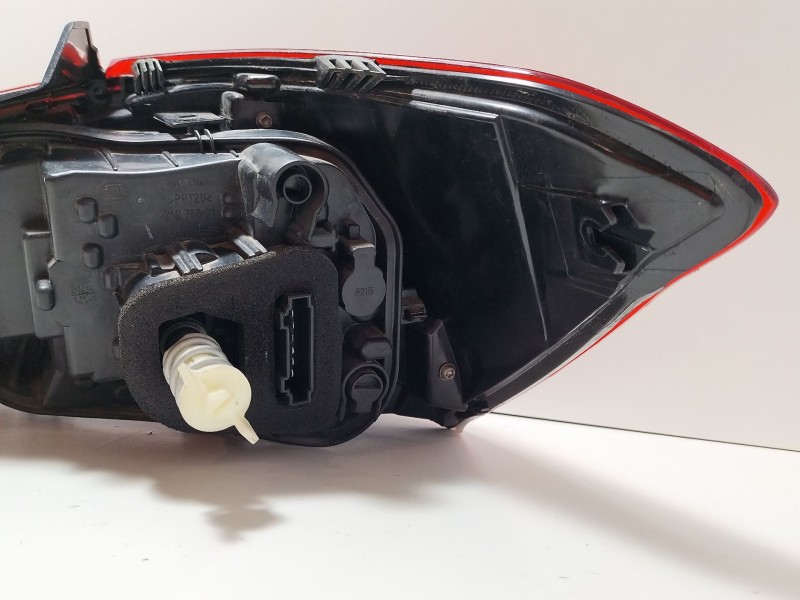 Recambio de piloto trasero izquierdo para seat ibiza v (kj1, kjg) 1.0 mpi referencia OEM IAM 6F0945207H  