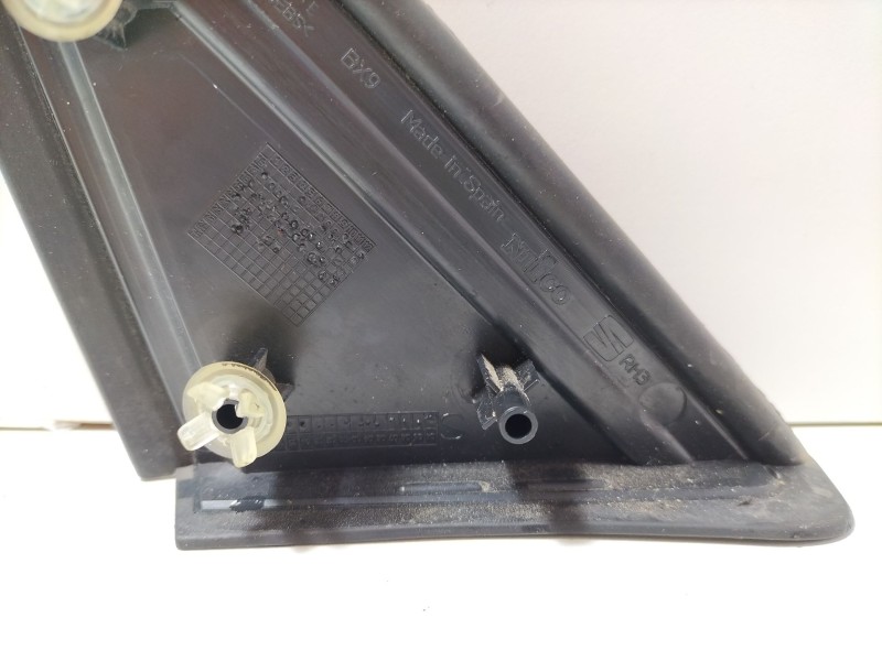 Recambio de moldura para seat ibiza v (kj1, kjg) 1.0 mpi referencia OEM IAM 6F0853274E  