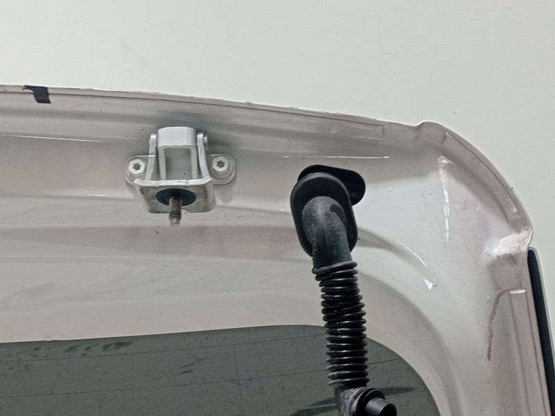 Recambio de porton trasero para seat ibiza v (kj1, kjg) 1.0 mpi referencia OEM IAM 6F0827023E  