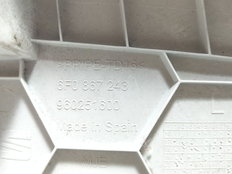 Recambio de moldura para seat ibiza v (kj1, kjg) 1.0 mpi referencia OEM IAM 6F0867243  