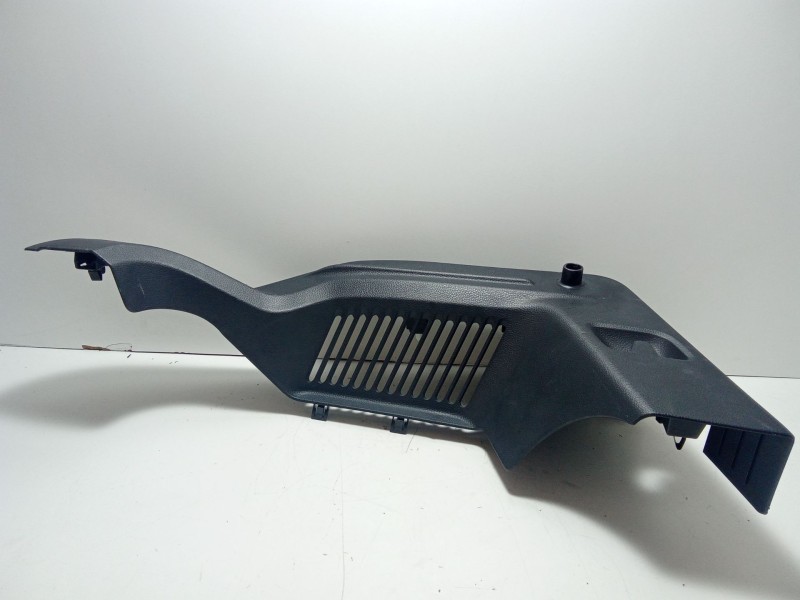 Recambio de moldura para seat ibiza v (kj1, kjg) 1.0 mpi referencia OEM IAM 6F0867761  
