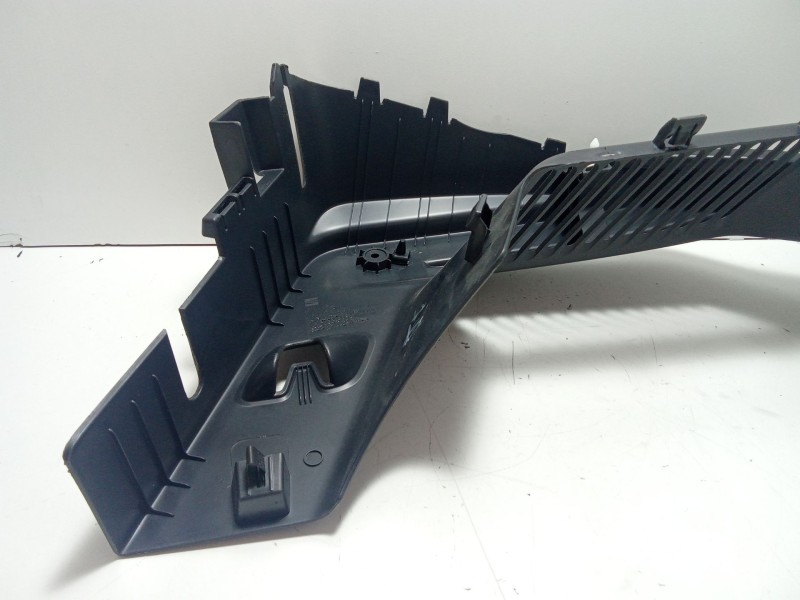 Recambio de moldura para seat ibiza v (kj1, kjg) 1.0 mpi referencia OEM IAM 6F0867761  