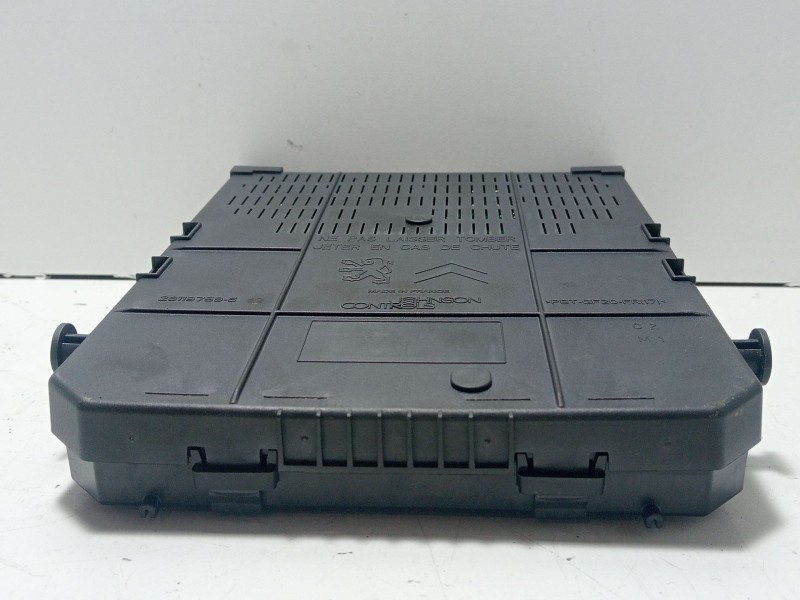Recambio de caja reles / fusibles para peugeot 3008 confort referencia OEM IAM 966405878002  