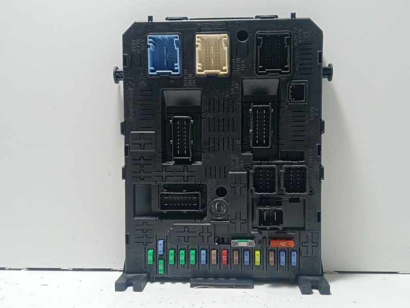 Recambio de caja reles / fusibles para peugeot 3008 confort referencia OEM IAM 966405878002  