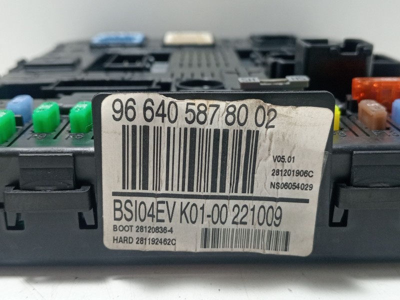 Recambio de caja reles / fusibles para peugeot 3008 confort referencia OEM IAM 966405878002  