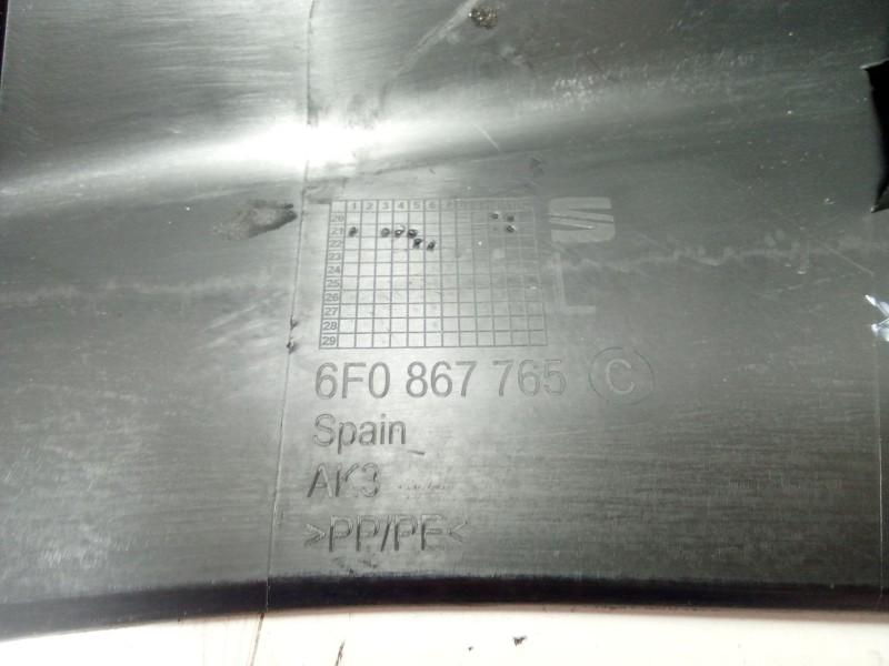 Recambio de moldura para seat ibiza v (kj1, kjg) 1.0 mpi referencia OEM IAM 6F0867765  