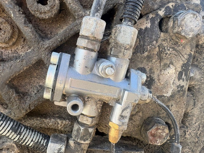 Recambio de caja cambios para daf fat cf75.310 at 75 cf referencia OEM IAM 16 S 151  