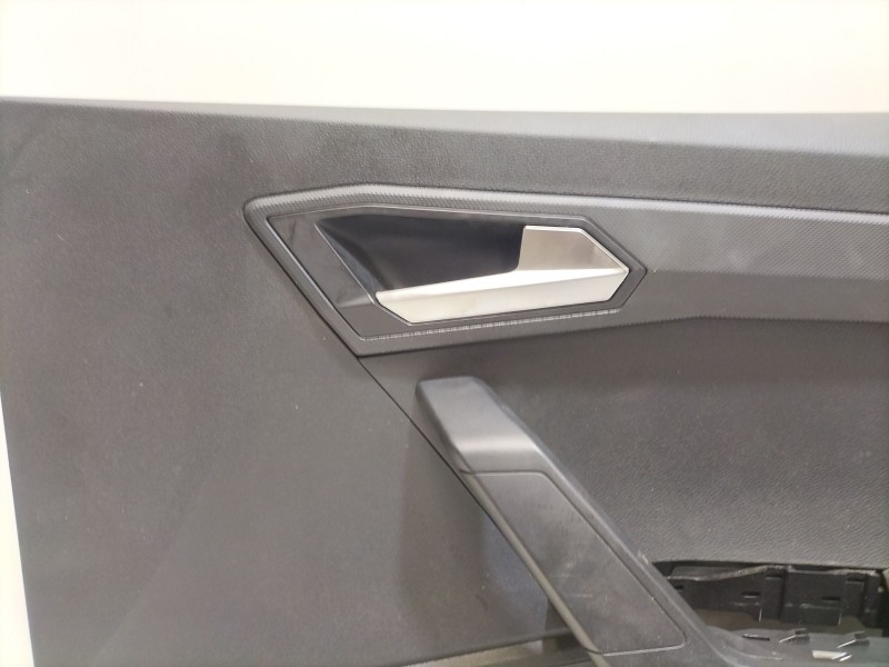 Recambio de guarnecido puerta delantera derecha para seat ibiza v (kj1, kjg) 1.0 mpi referencia OEM IAM 6F0867132  