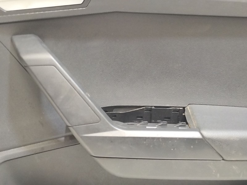 Recambio de guarnecido puerta delantera derecha para seat ibiza v (kj1, kjg) 1.0 mpi referencia OEM IAM 6F0867132  