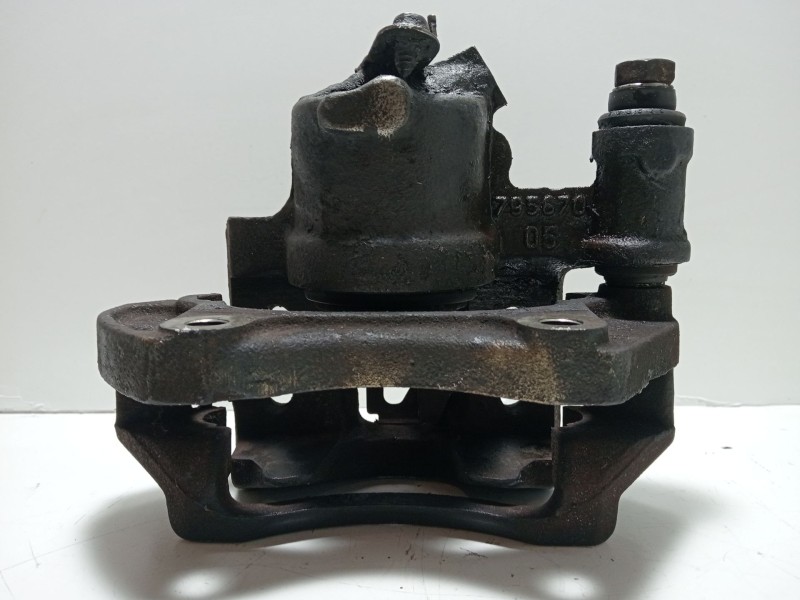 Recambio de pinza freno delantera derecha para fiat scudo caja/chasis (220_) 1.9 d referencia OEM IAM 79567005  