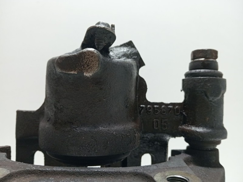 Recambio de pinza freno delantera derecha para fiat scudo caja/chasis (220_) 1.9 d referencia OEM IAM 79567005  