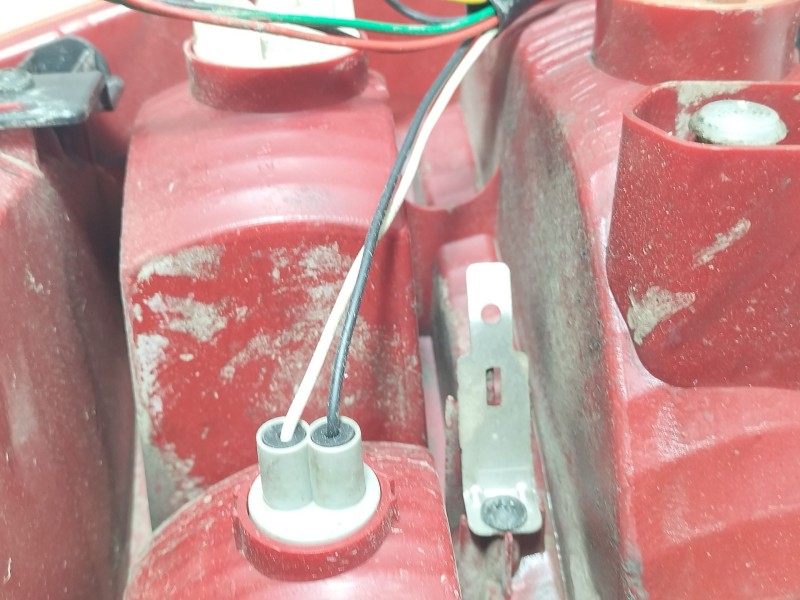 Recambio de piloto trasero izquierdo para kia sportage ii (je_, km_) 2.0 crdi referencia OEM IAM 924011F010  