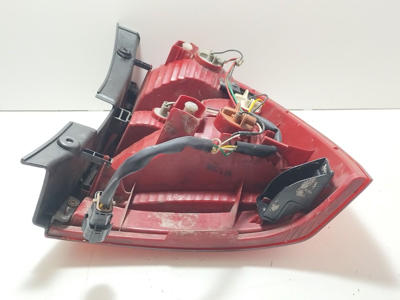 Recambio de piloto trasero izquierdo para kia sportage ii (je_, km_) 2.0 crdi referencia OEM IAM 924011F010  